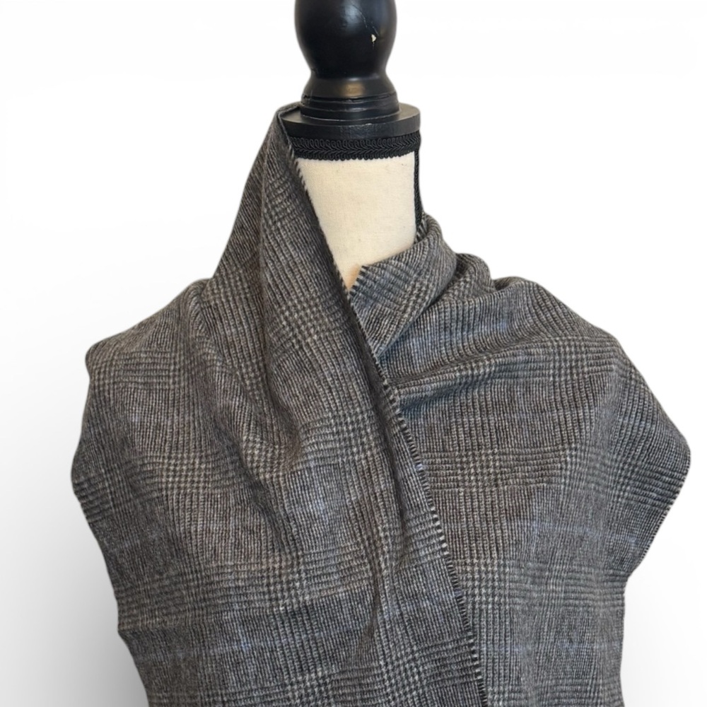 Hickey Freeman 100% Cashmere Gray Blue Plaid Fringed Men Neck Scarf/Wrap Unisex